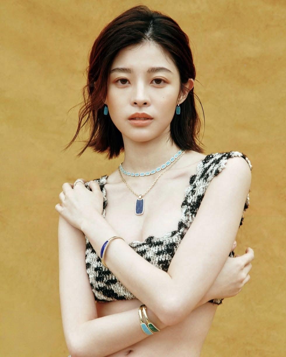 2024年，凭借《爱爱内含光》拿下“迷你剧集（电视电影）最具潜力新人奖”的詹子萱