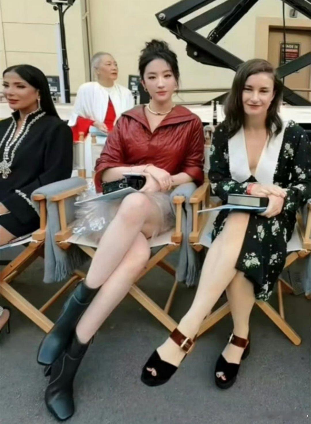 刘亦菲的白vs欧美的白 天仙是气血充盈的粉白，看起来就很注重养生的那种[思考] 