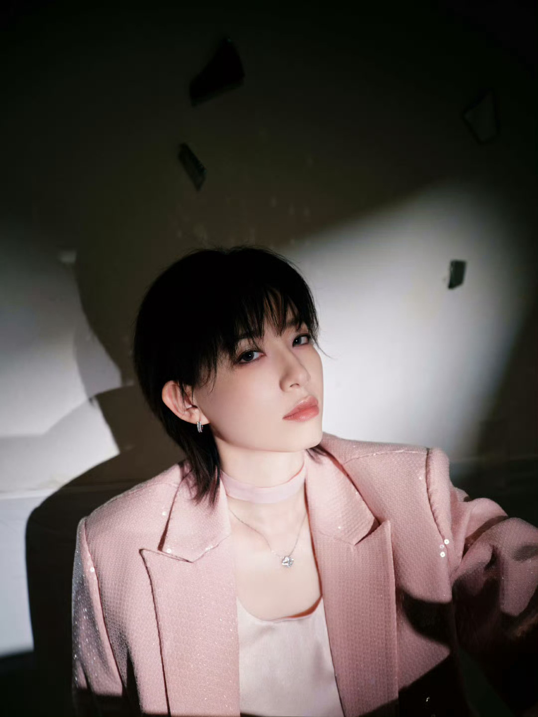 李斯丹妮到底怎么了李斯丹妮深夜发了三条微博，这是怎么了？？好像看起来有点故事啊 