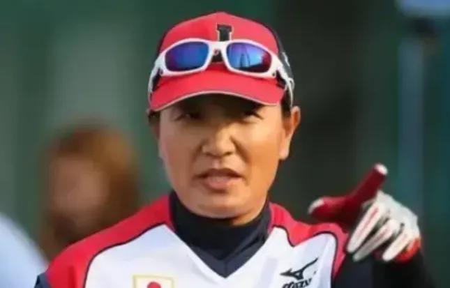 我放弃中国国籍，成为一名日本人，就是为了打败中国队，而她的父亲则公开回应:“我没