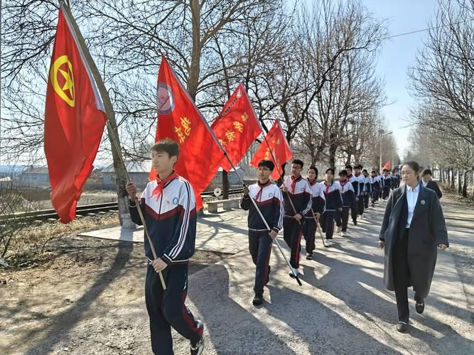 因为这件事抓到点子上了，抓的及时，具有很强的针对性和迫切性。
现在青少年一代就缺