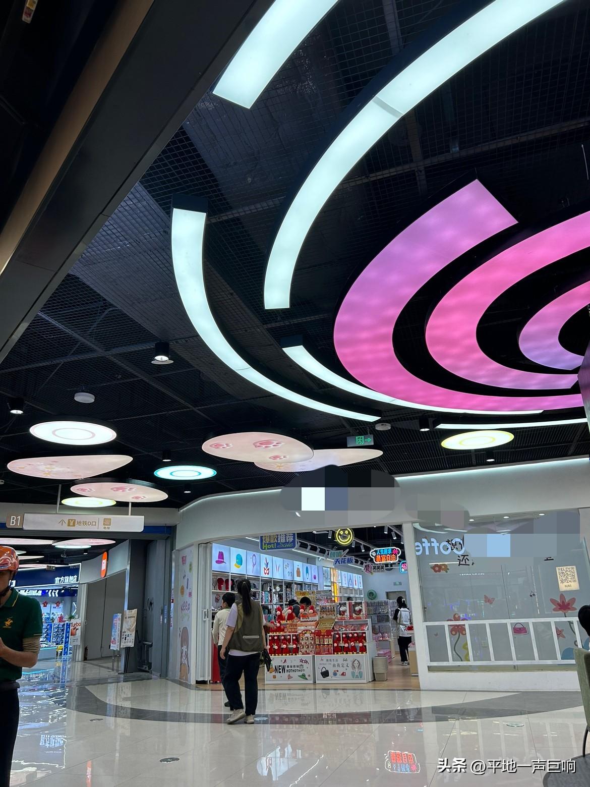 普通人获取时代最大的红利是什么呢？

是脱离农耕文明、摆脱小农意识形态束缚，自己