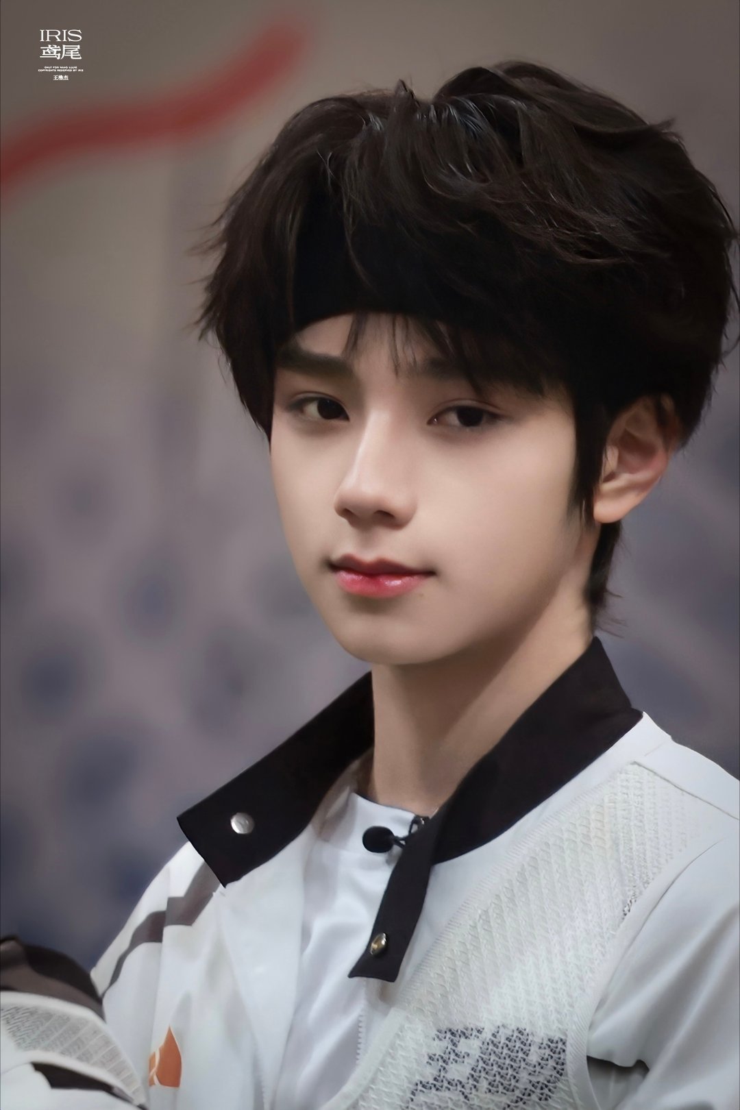 王橹杰 🎻王橹杰 清冷治愈主唱少年的未来比绽放的烟花还要耀眼