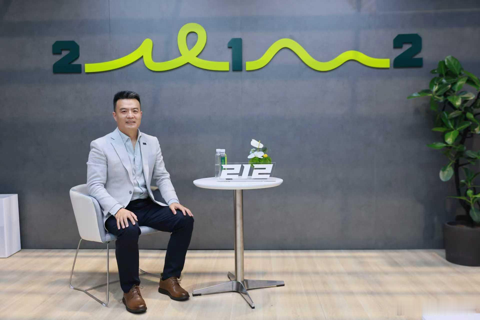 4月24日，212越野车在北京车展期间的群访交流，营销公司总经理何兆鹏就品牌战略