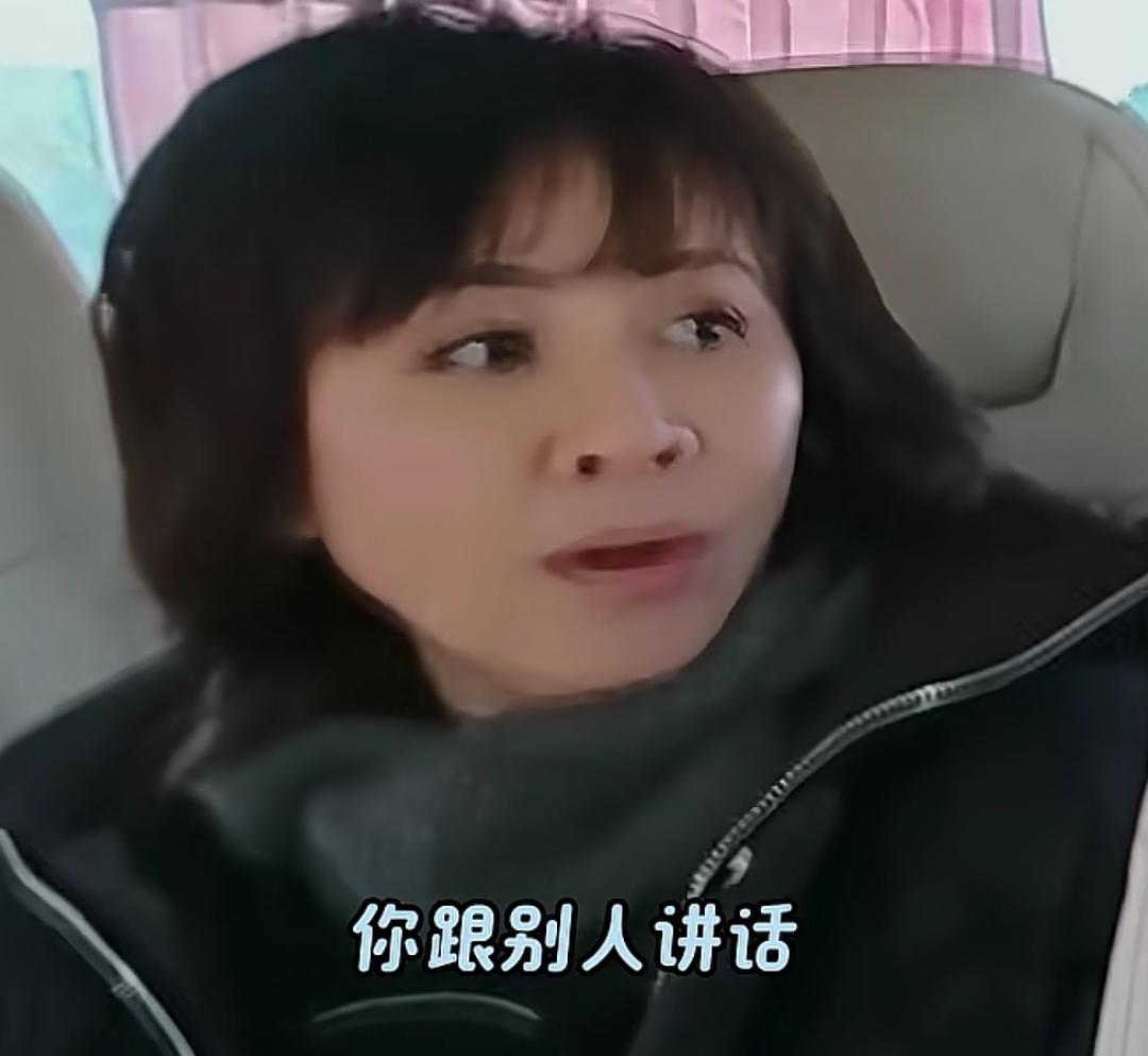 刘嘉玲很喜欢听何赛飞讲话的声音，她觉得何赛飞每次说话是在撒娇！
刘嘉玲：“你跟别