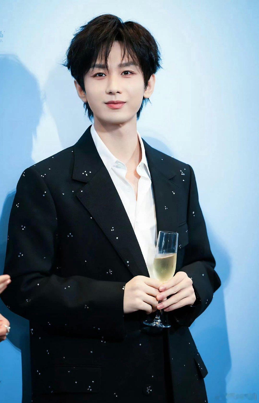 成毅赴山海cy成毅萧秋水李沉舟肖明明成毅将热爱融入表演，[音乐][音乐][音乐]