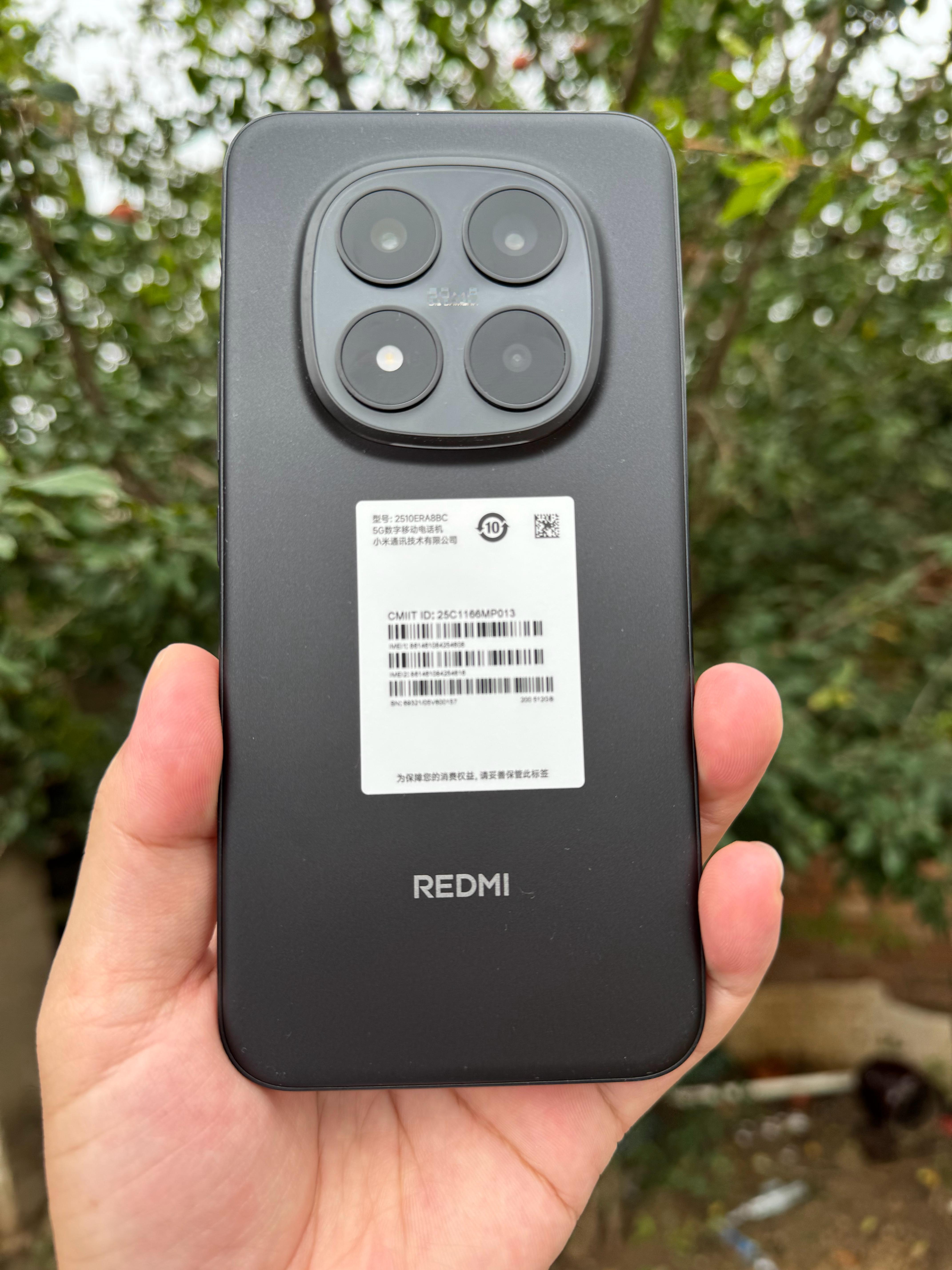 手机后面的信息标签，大家是不是都不撕掉 ​​​