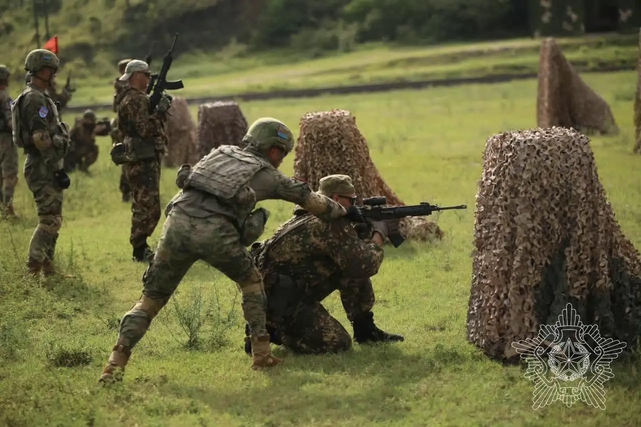 8月12日，中国与白俄罗斯“神鹰-2026”空降兵联合训练12日在中国空军某训练