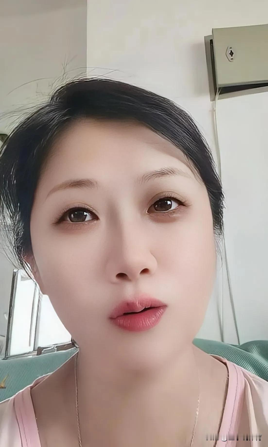 就在刚刚，前篮球记者兰音在社媒上发声，她给中国男篮支招！

兰音直言：男篮亚洲杯