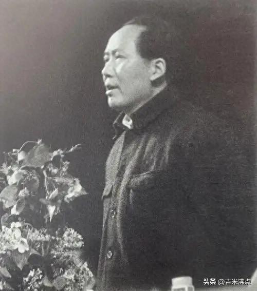 天安门广场现在40公顷，当初谁拍的板？没人拍板，是算出来的。
1958年动工前，