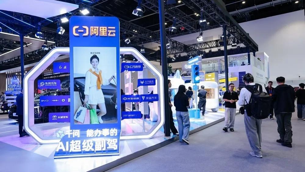 AI商业 阿里千问AI商用又进一步，这次是上车～在北京车展上，长安、东风、北汽、