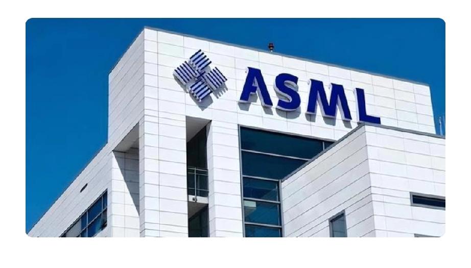 芯片行业如今成了地缘政治的角斗场。2023年7月3日，中国商务部和海关总署宣布对