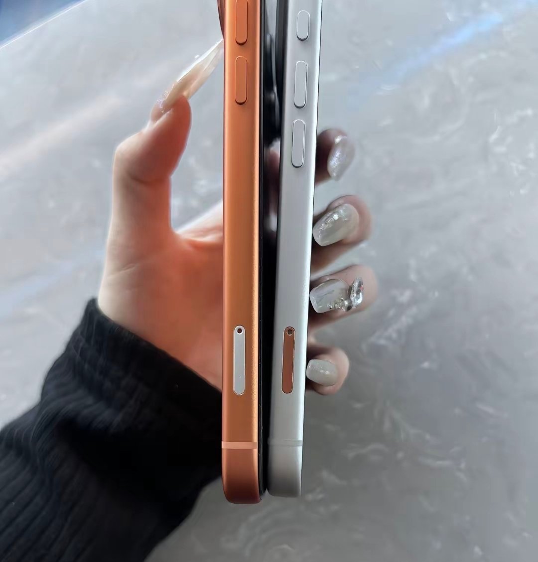 iPhone情侣设置我感觉最浪漫的就是这个互换卡槽，然后分手的时候忘记换回来了，
