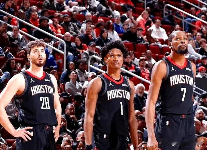 哎呀，火箭这主场收官战，看得我这心肝儿颤的！
十连胜？
想想都激动得直搓手！
你