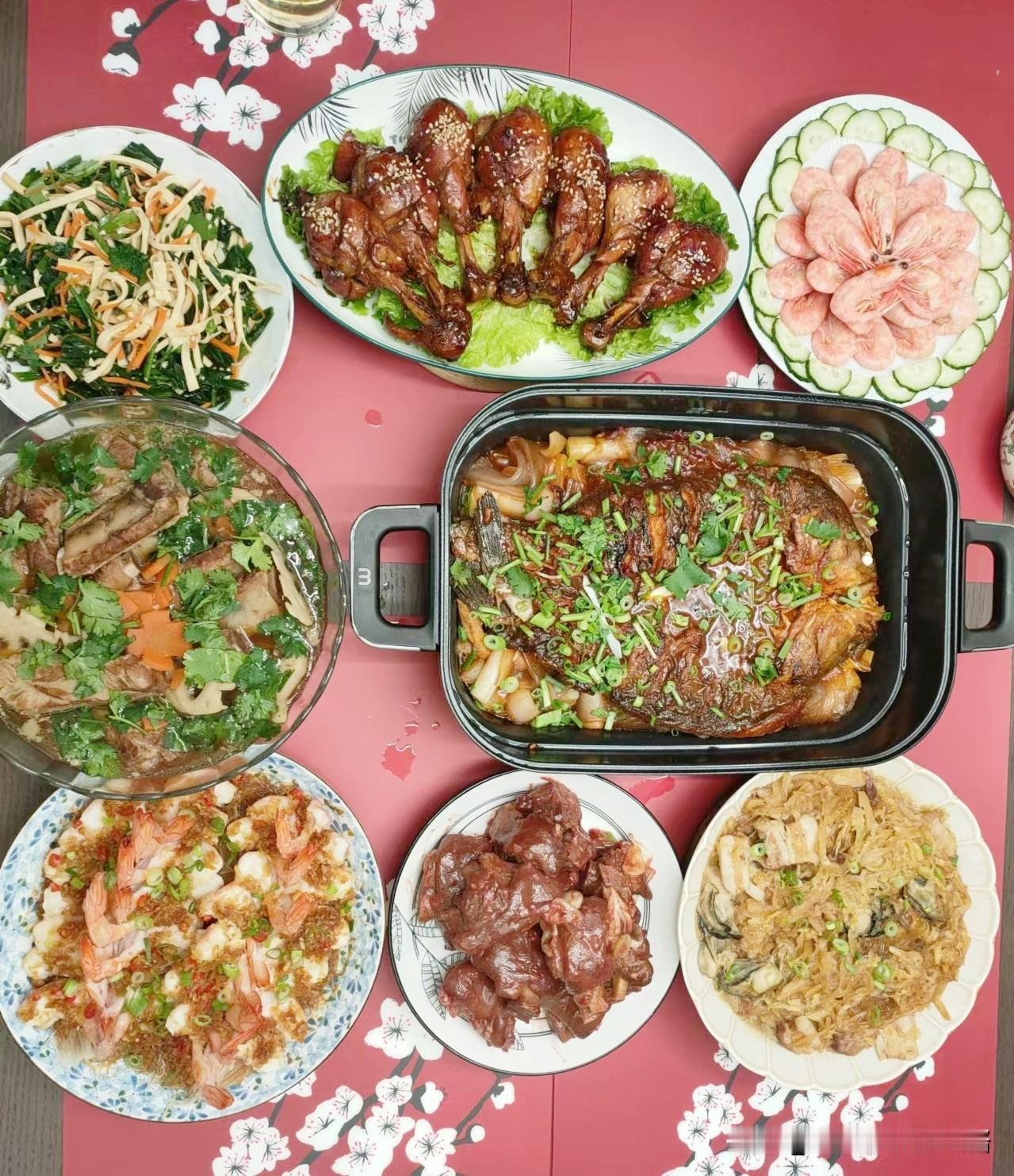 过年对我来说，就是保洁和厨师。
进入腊月就开始行动了，先是采购过年用品，床上和沙