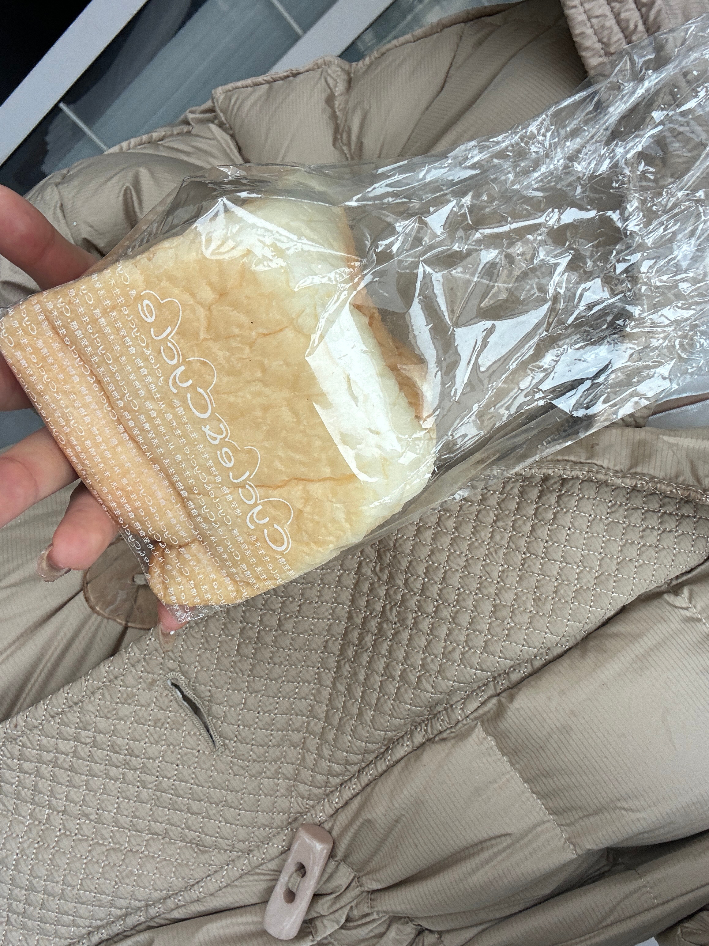 早餐 烤了一片水果 面包养生 蒸枣子 苹果 橙子 挺好吃美味以前买的墨绿色的东西