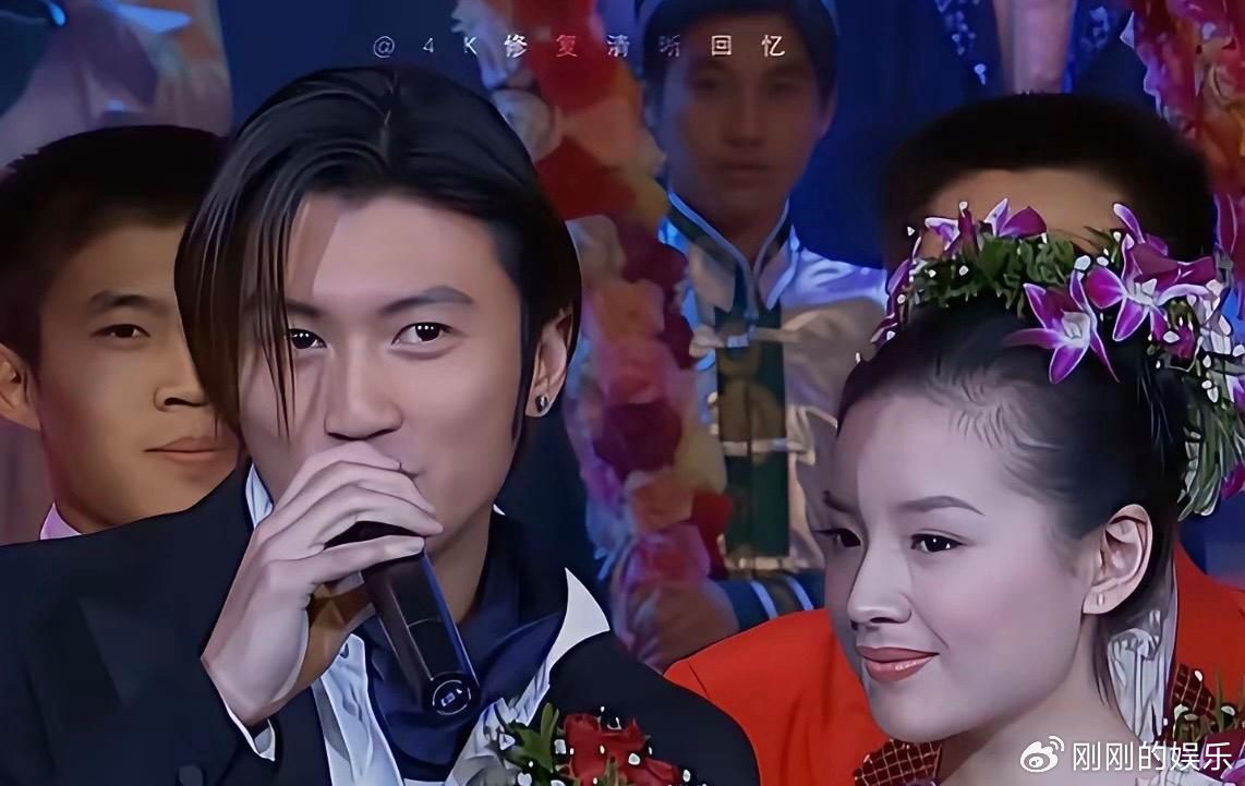 谢霆锋的初婚给了董洁，2000年跨年春节晚会，当时多少个少女心都碎了。以后他和张