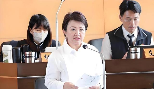 “太晚了！”卢秀燕这三个字，直接给了郑丽文一记响亮的耳光！这就不是在谈赛程，这是