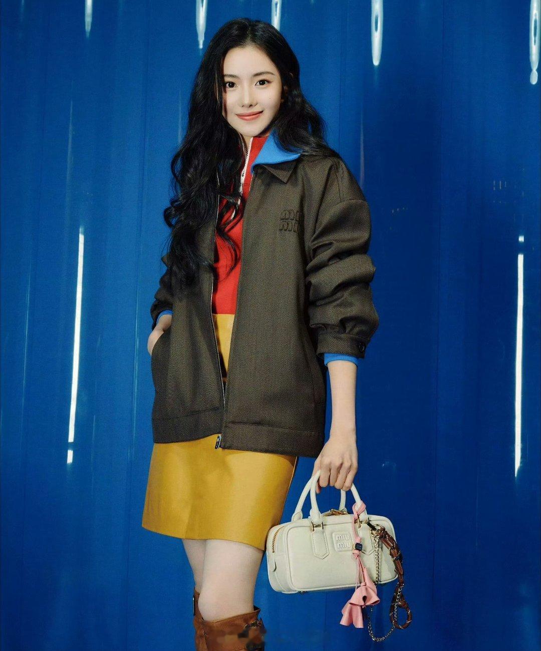 刘浩存 、赵今麦 、李庚希 Miumiu大秀官方认领图来啦 ​​​ 三位00花怼