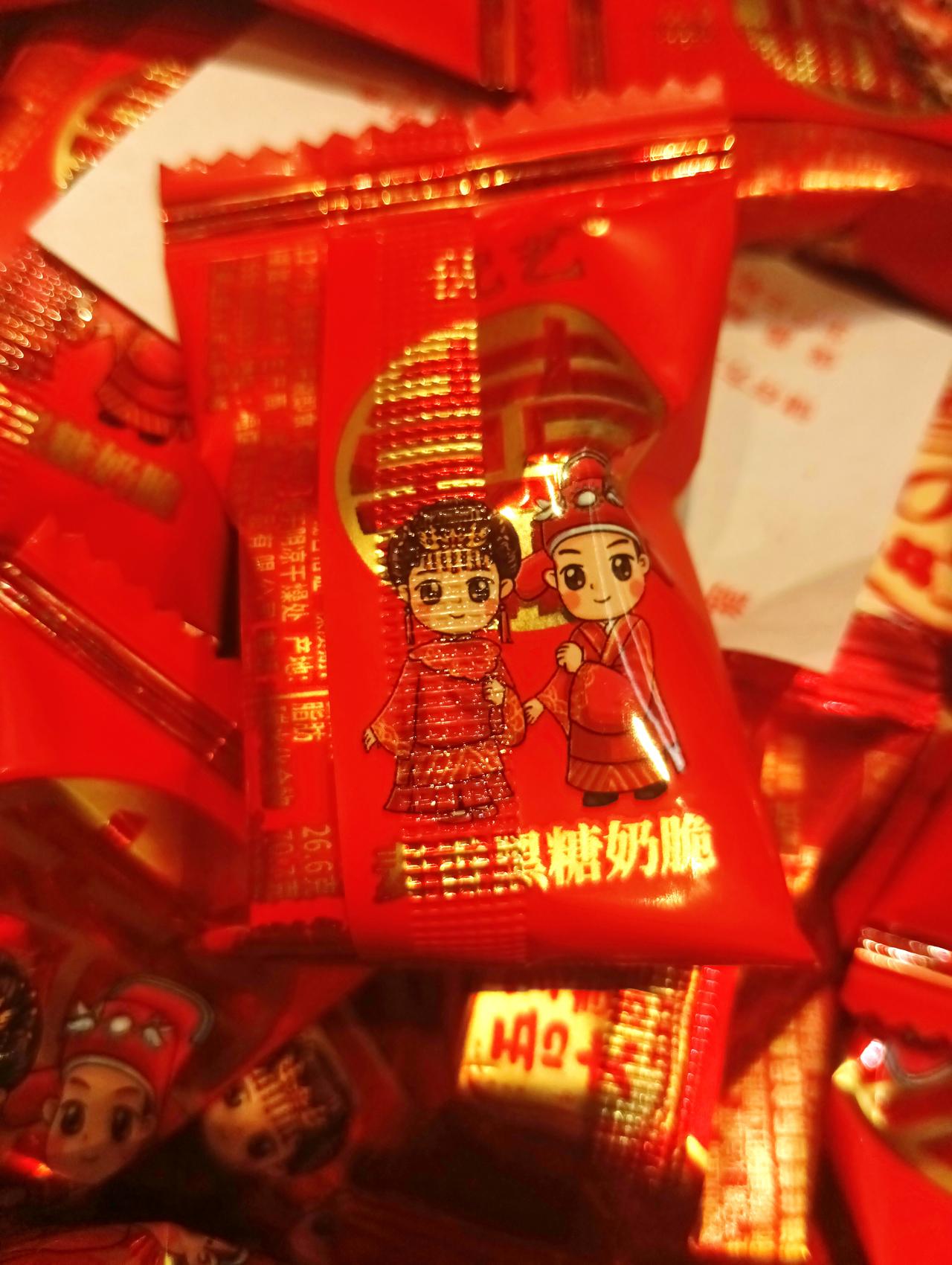 亲戚朋友陆续回归日常，上班的奔赴工作，上学的整理行囊，大家带着春节里积攒的温暖与