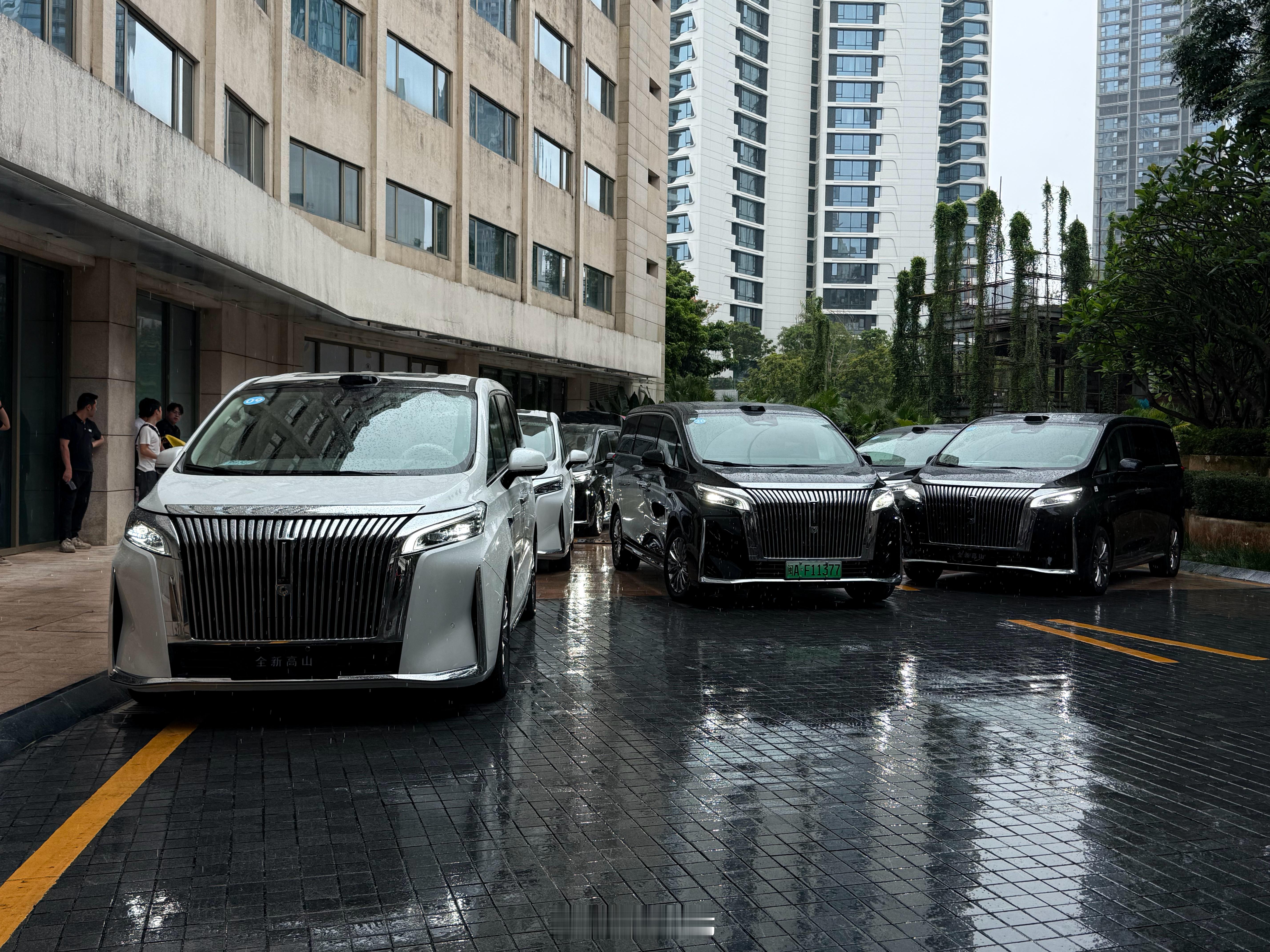 试驾会楼下停着十几台高山的时候，还是挺霸气的哈哈哈哈哈 ​​​