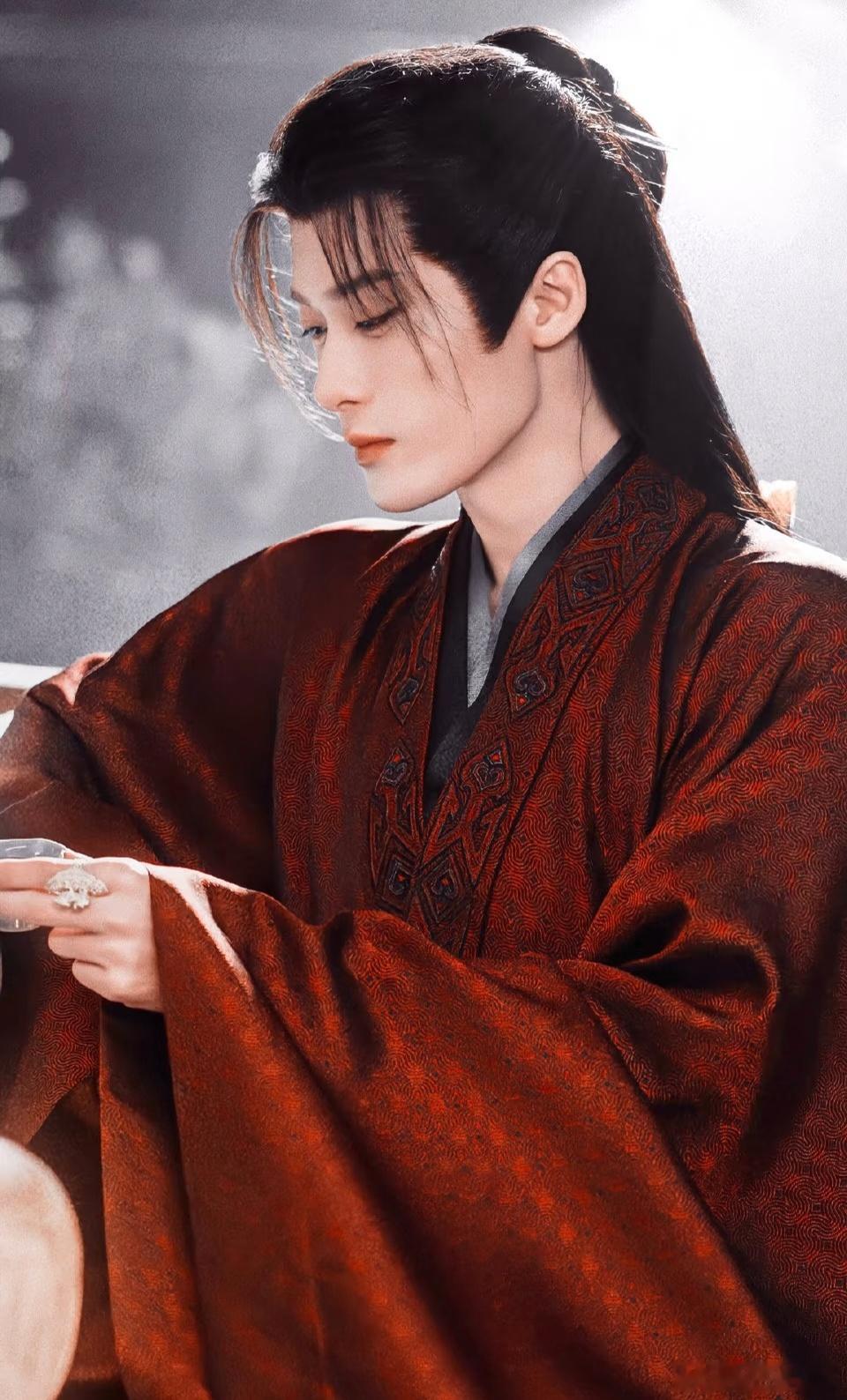 突然刷到檀健次谢却山，帅人一跳