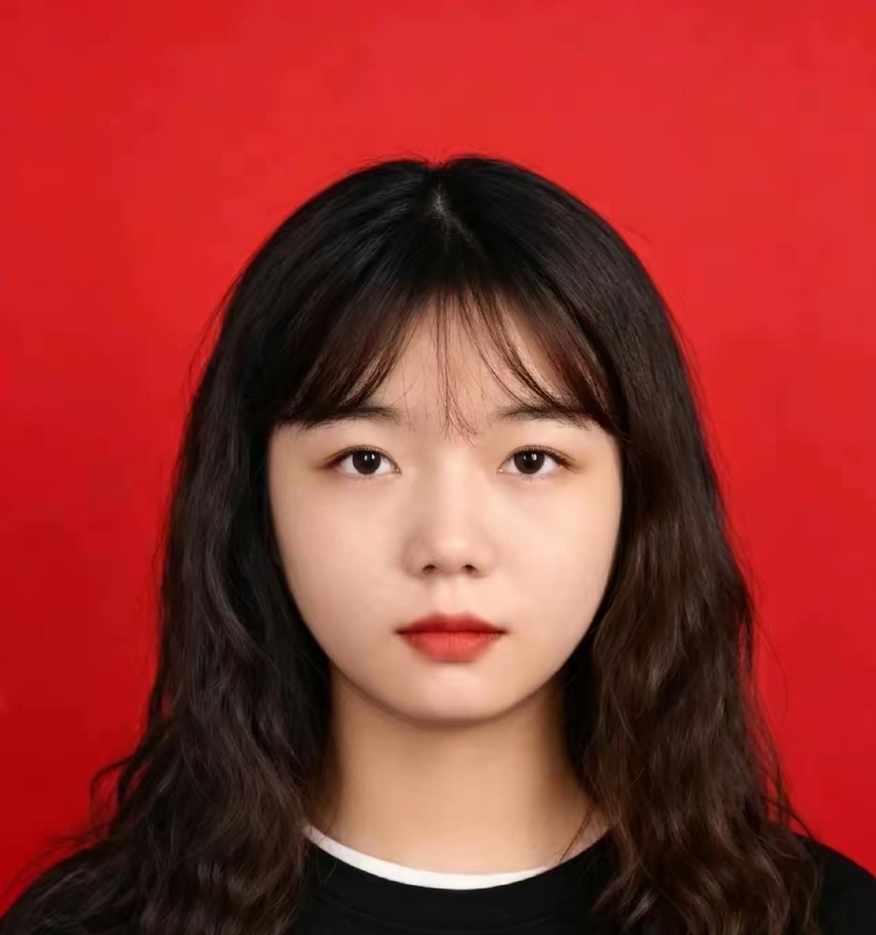 一把雨伞挡利刃，这位00后重庆姑娘，才是真正的凡人英雄
 
刘杨（2002年9月