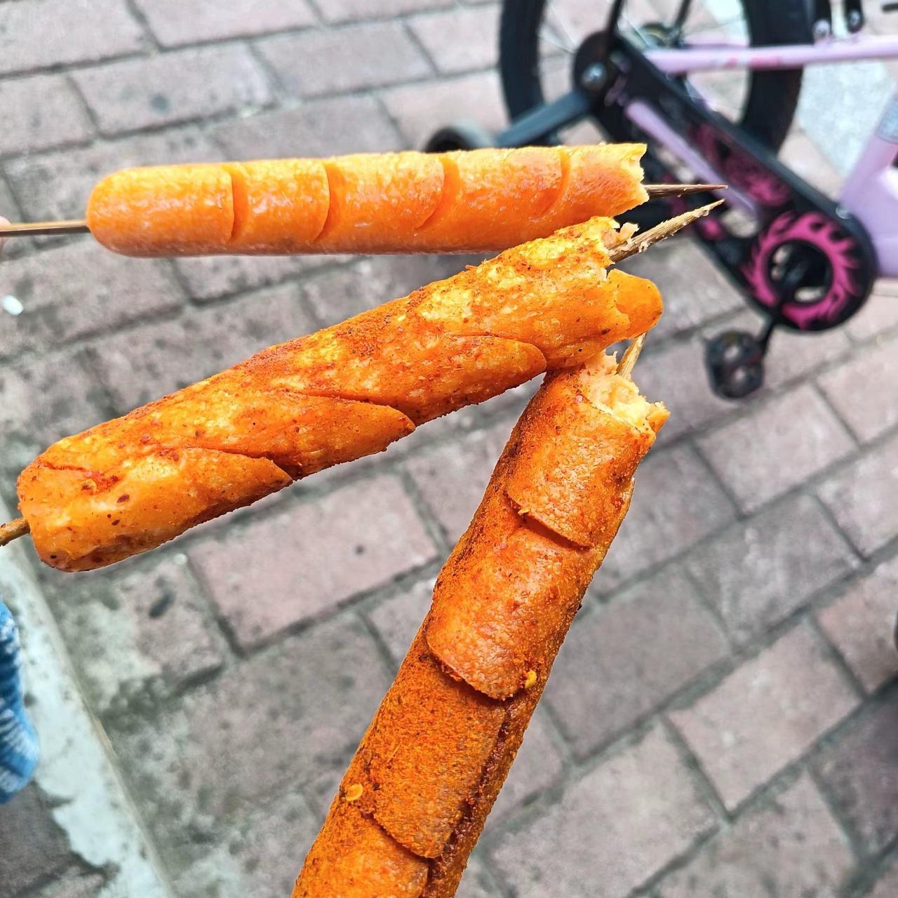 校门口的淀粉肠一定要吃