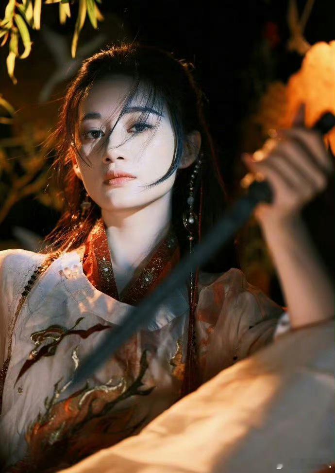 #郭晓婷眼神杀##郭晓婷公子婷# 最新大片是什么古风公子！剑眉星目，英气逼人，喊