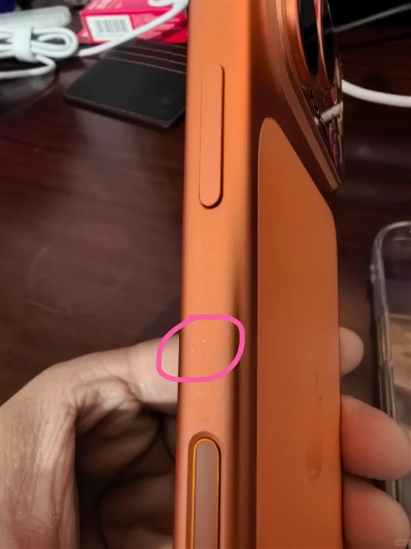 【iPhone18Pro无缘钛金属】此前有行业爆料称，苹果内部正积极研发改良版钛