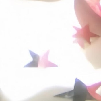 其形也，翩若惊鸿，婉若游龙。荣曜秋菊，华茂春松。仿佛兮若轻云之蔽月，飘飘兮若流风