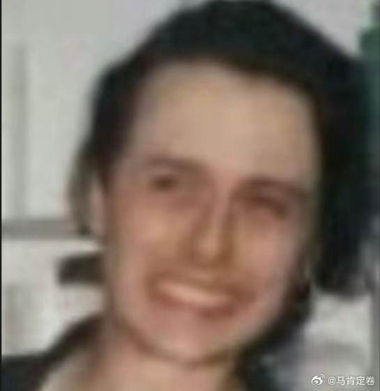感觉爱读书即使不做腰滚乐队主唱也能凭借表情包的普适程度名垂互联网的每个角落。 