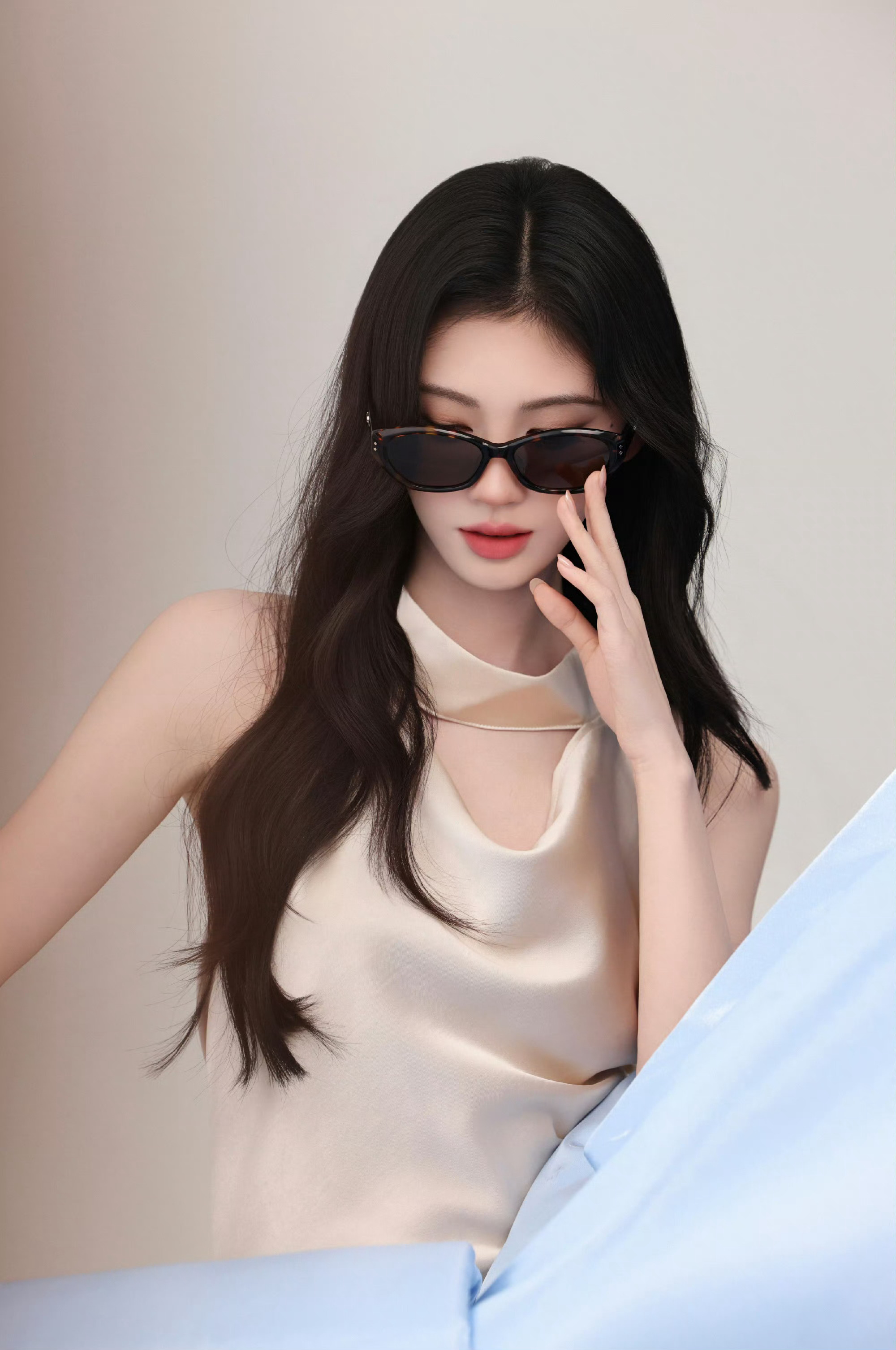 鞠婧祎[超话] jjy和鞠婧祎一起向新而生 jjy鞠婧祎出道十三周年 故事很长 