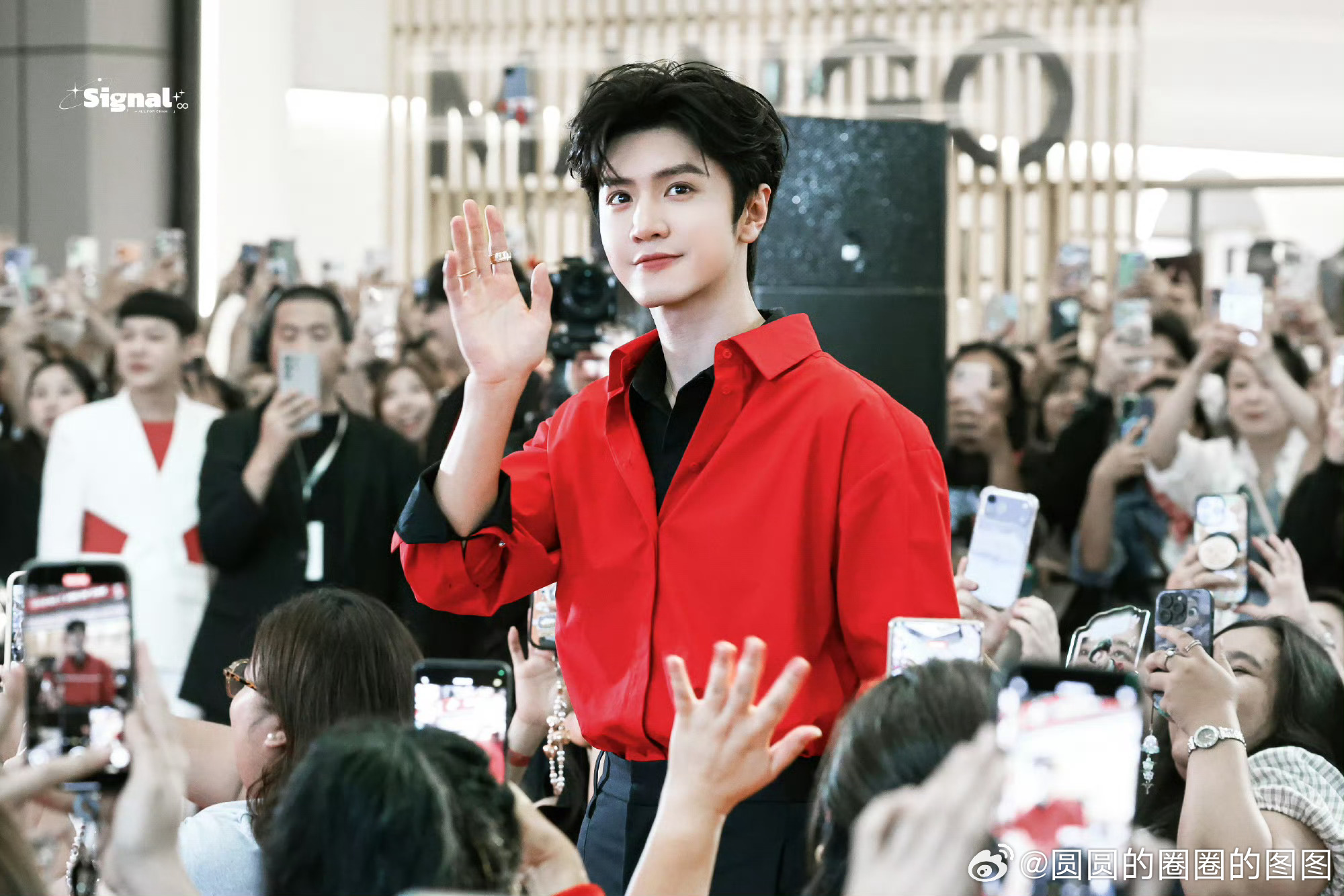 陈哲远在泰国红了一栋楼陈哲远泰国红海 为他疯狂的不仅是粉丝，还有整座城❤️ 陈哲