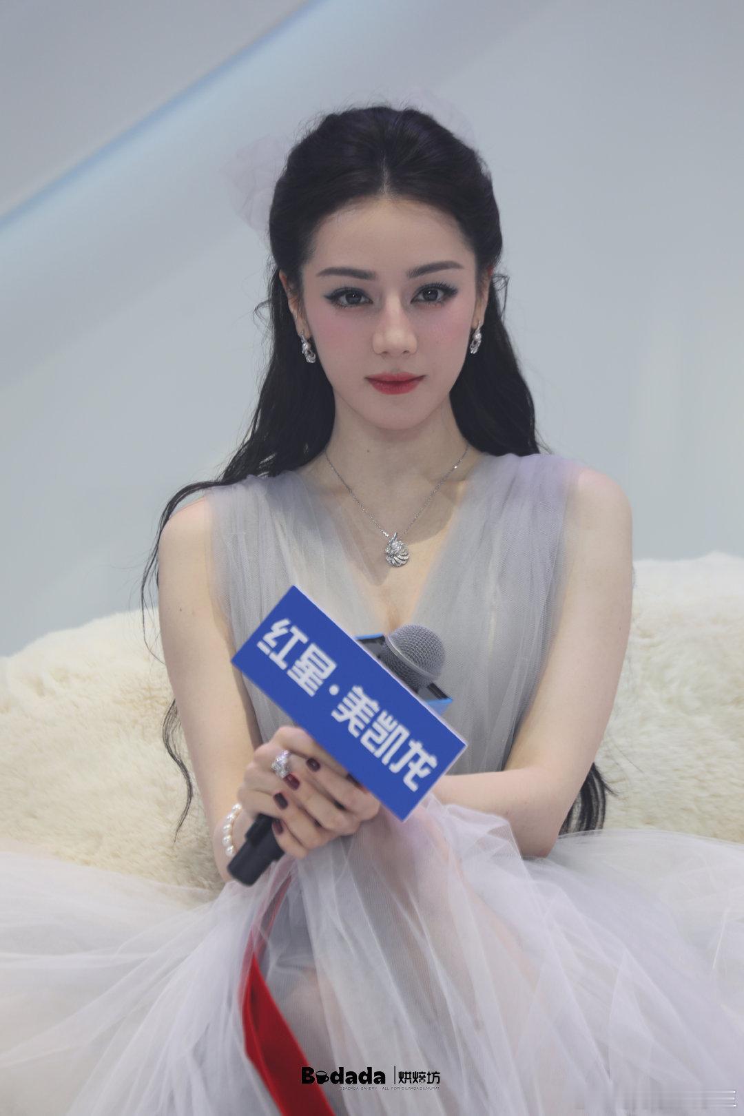 迪丽热巴顶住了大顶光家姐顶住了大顶光 不愧是迪丽热巴🥲（cr logo）迪丽热