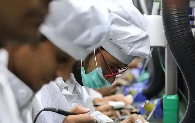 日本被逼到悬崖边了！对印度人才开放大撒钞票，两年暴涨20倍，这哪是奖学金分明是救