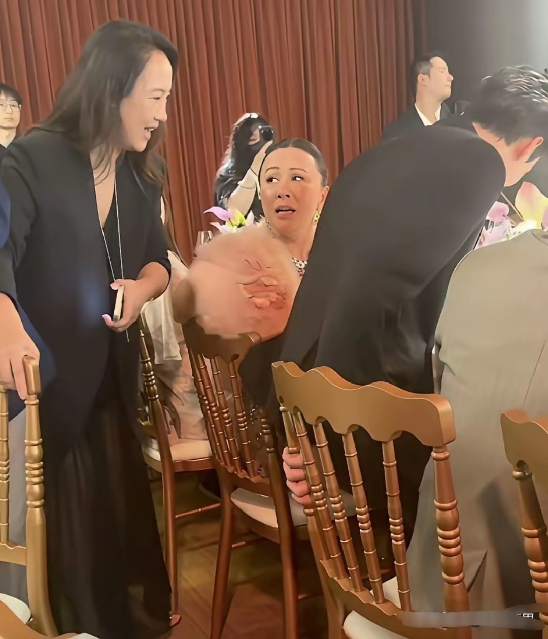 天呐，差点没认出来，美人迟暮，我们的女神也老了啊！ 