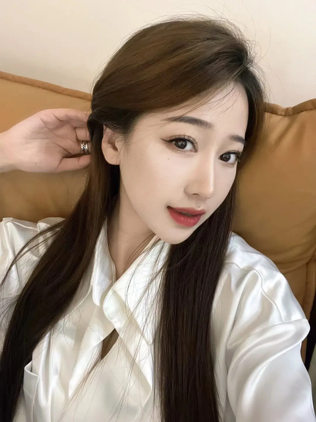 哭包小姐 展信佳 我依然坚信人生而独行 不过旅途之中或偶有同路人罢了 ...