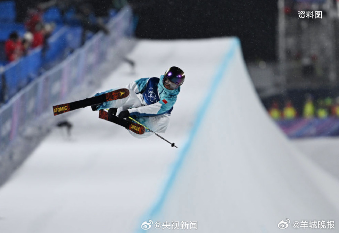 #中国队4人出战女子U池决赛#【#李方慧谷爱凌张可欣刘奕杉决赛加油#】受当地降雪