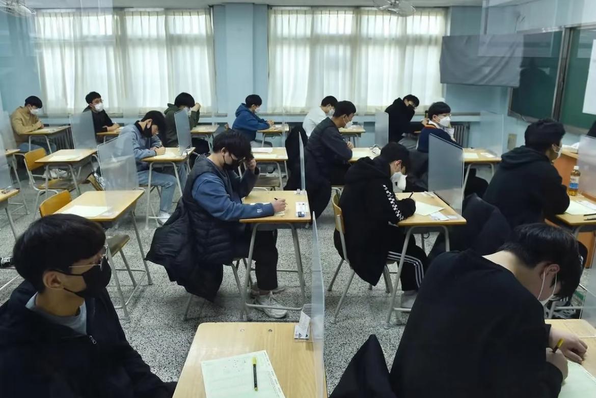 世界幸福榜排名韩国排名只有67名，排在中日的后面，虽然人均GDP非常高,但是社会