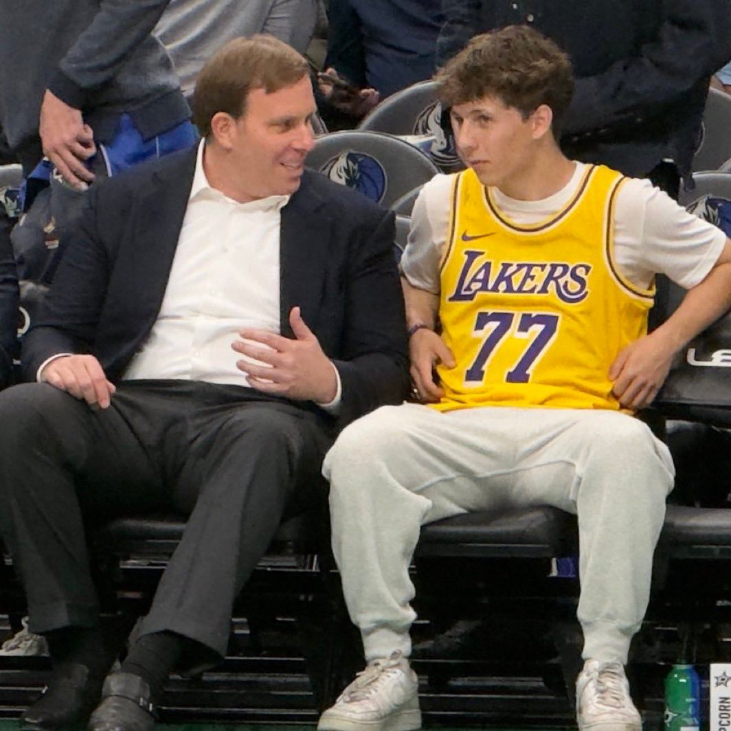 小伙子很会选球衣穿嘛nba ​​​