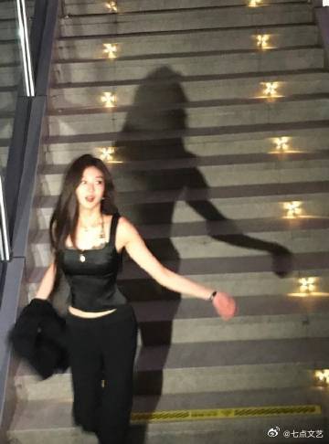 井柏然孙千把都市男女感演活井柏然孙千解锁都市男女的氛围感名场面，高级感装束加持，