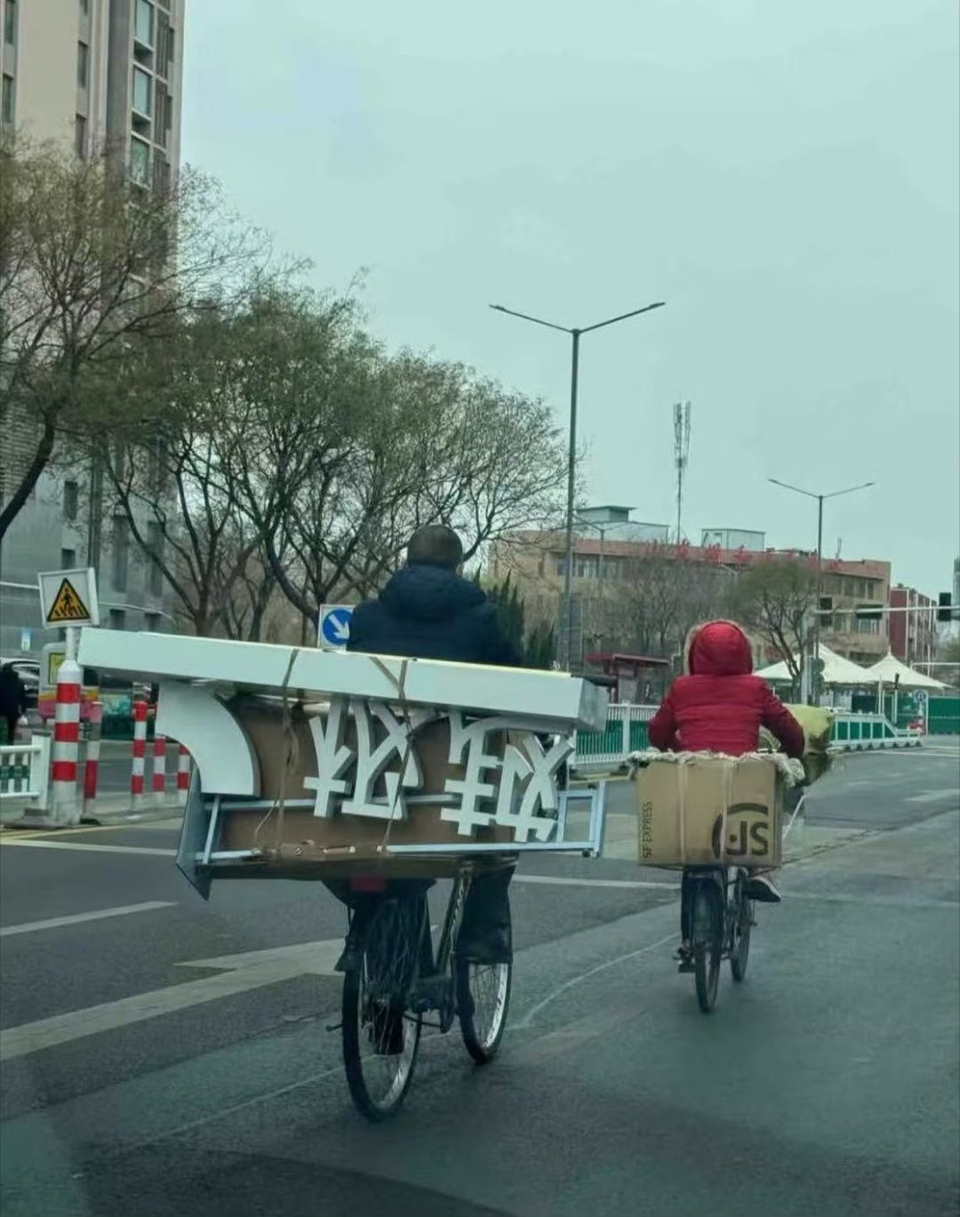 两个投资方被绑架了。人家不再投钱，也不是前天才说的。一个有良心的老板，在听到这样