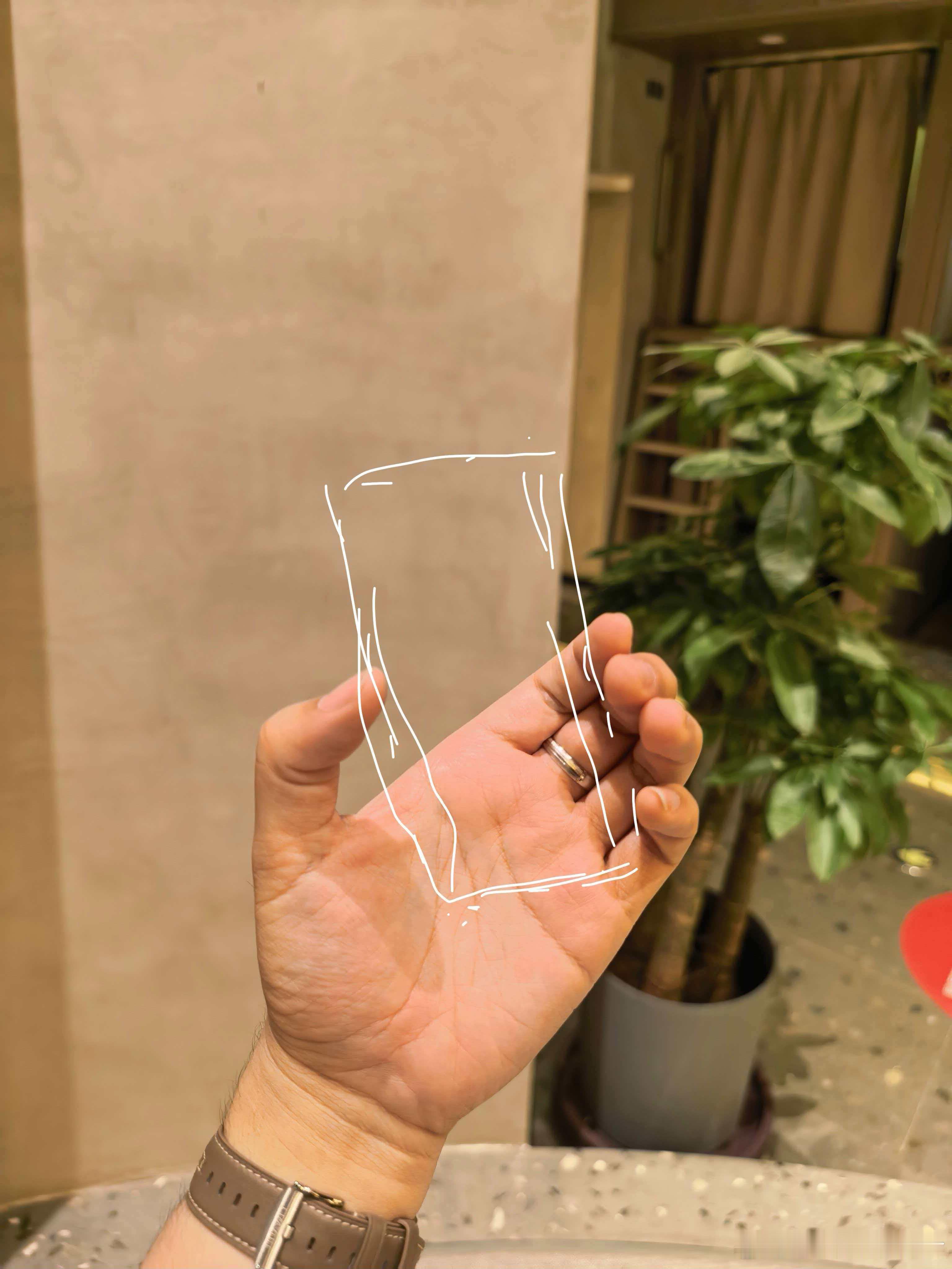 去摸耀子家的新Air！几个印象点：1、真TM轻！拿到手的第一感觉，这是机模吧？荣