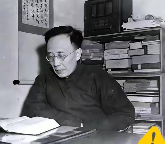 南京博物院一事，让人想到郭沫若。这位争议了几十年的文化大家，其实藏着最难得的清醒