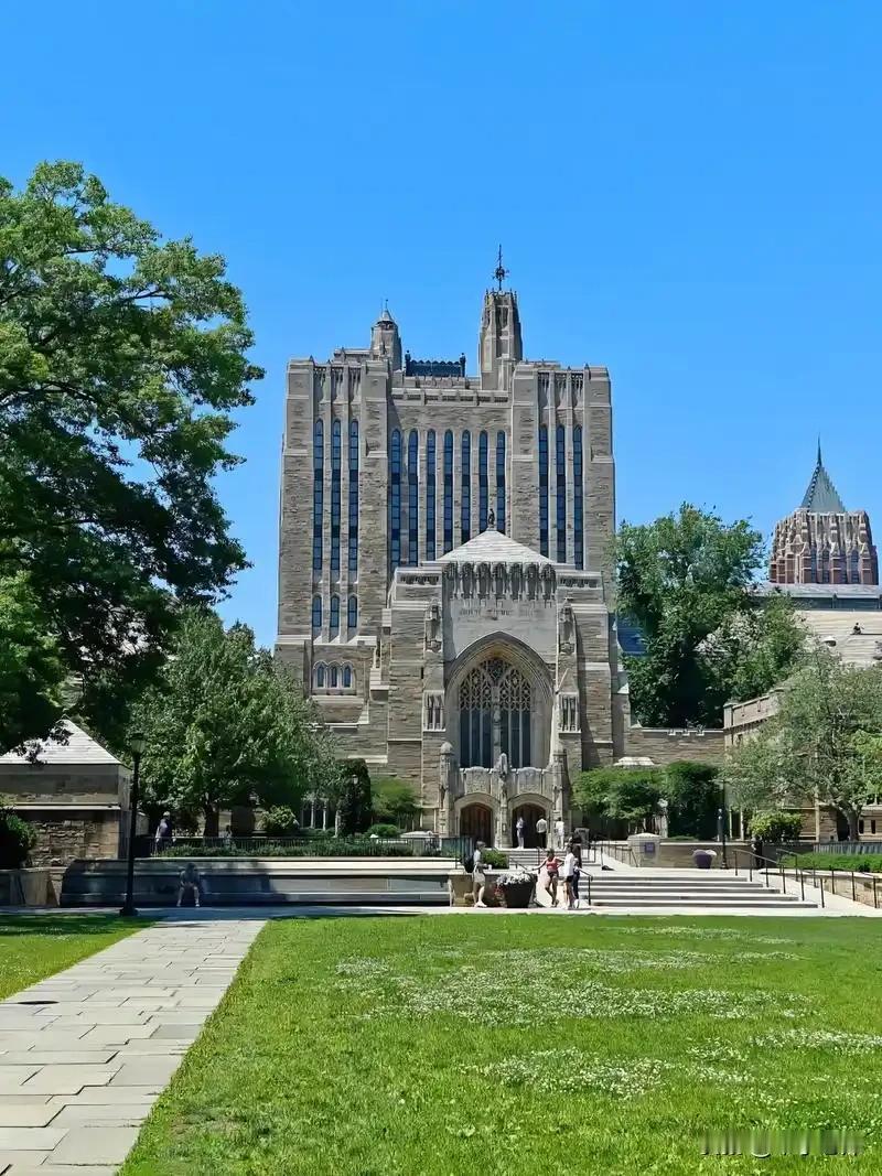 老骥伏枥谈国外教育。
耶鲁大学官宣，2026年1月27日起，家庭年收入低于20万