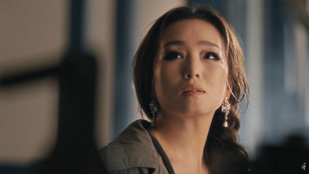 巩俐A市女大佬巩俐一出场就是妈咪级别巩俐[超话]嘉人九月刊巩俐，没有花哨的修饰，