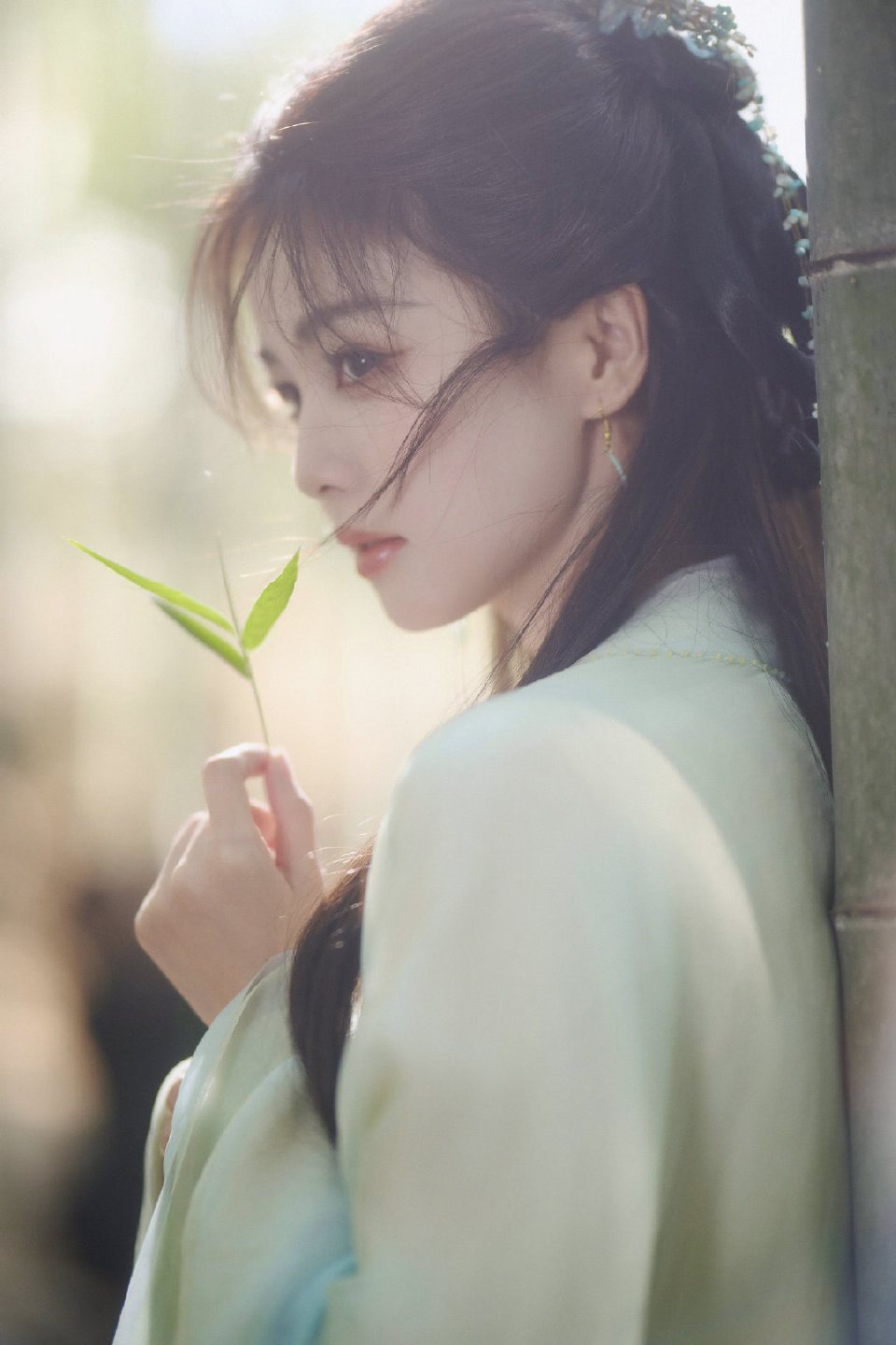 白鹿 嗓子白鹿又会唱又会演，反正鹿儿的专辑我已经美美收藏了