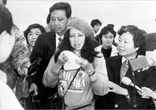 1989年4月20日，台湾作家三毛乘船抵达浙江舟山定海故土。
船长对三毛说：“我