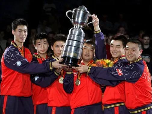 一句话形容中国乒乓球中国乒乓球历届国家男女队，团结拼搏、奋勇争先、勇攀高峰，为祖